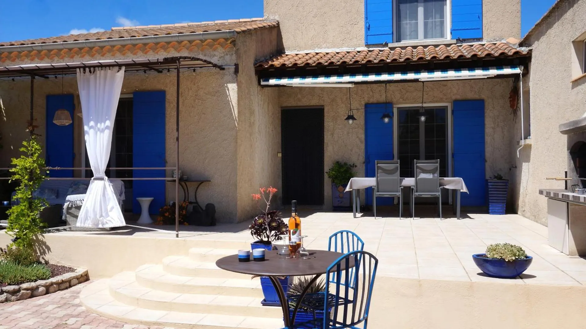 Villa La Caline Maillane France